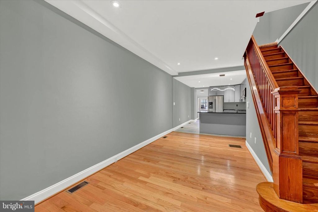 Image 11 of property listing at 1421 HULL ST, Baltimore, MD 21230