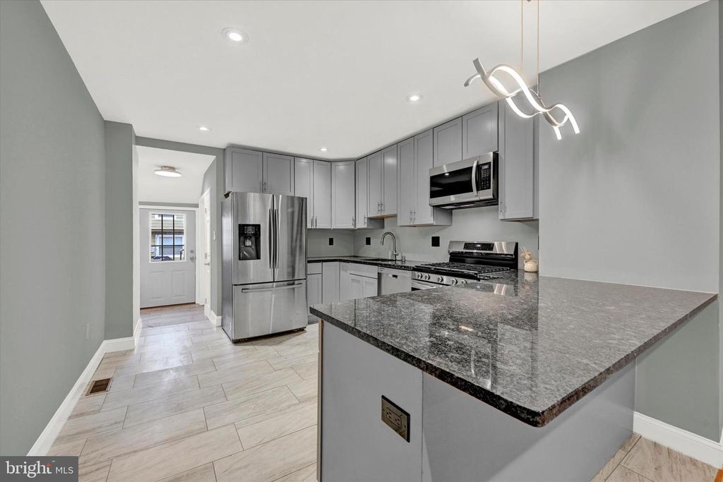 Image 15 of property listing at 1421 HULL ST, Baltimore, MD 21230