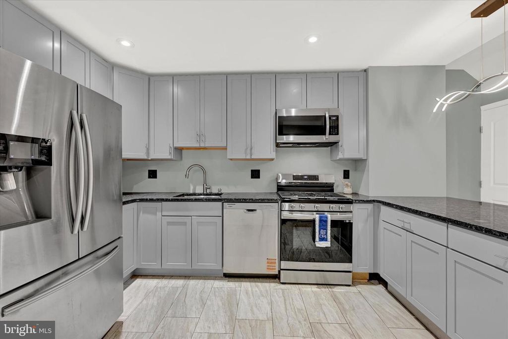 Image 16 of property listing at 1421 HULL ST, Baltimore, MD 21230