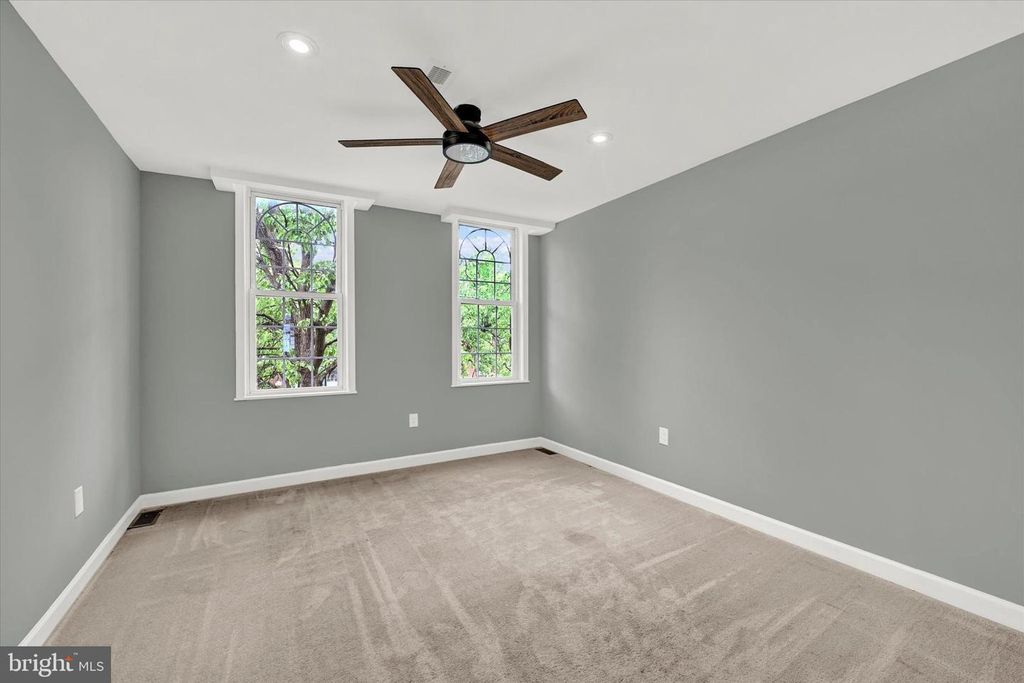 Image 22 of property listing at 1421 HULL ST, Baltimore, MD 21230
