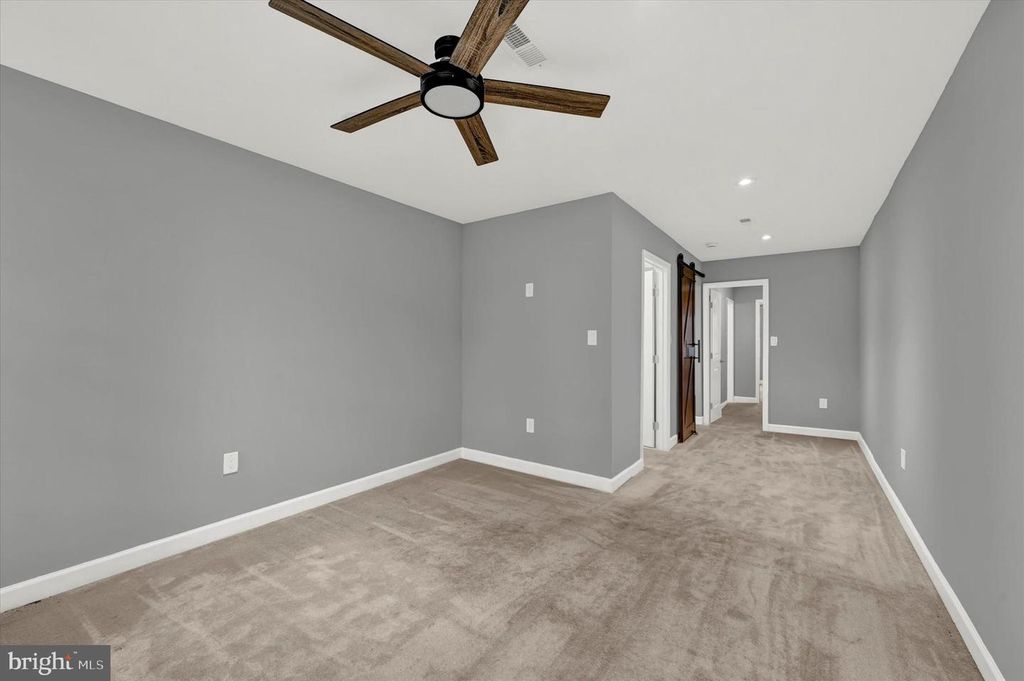Image 23 of property listing at 1421 HULL ST, Baltimore, MD 21230