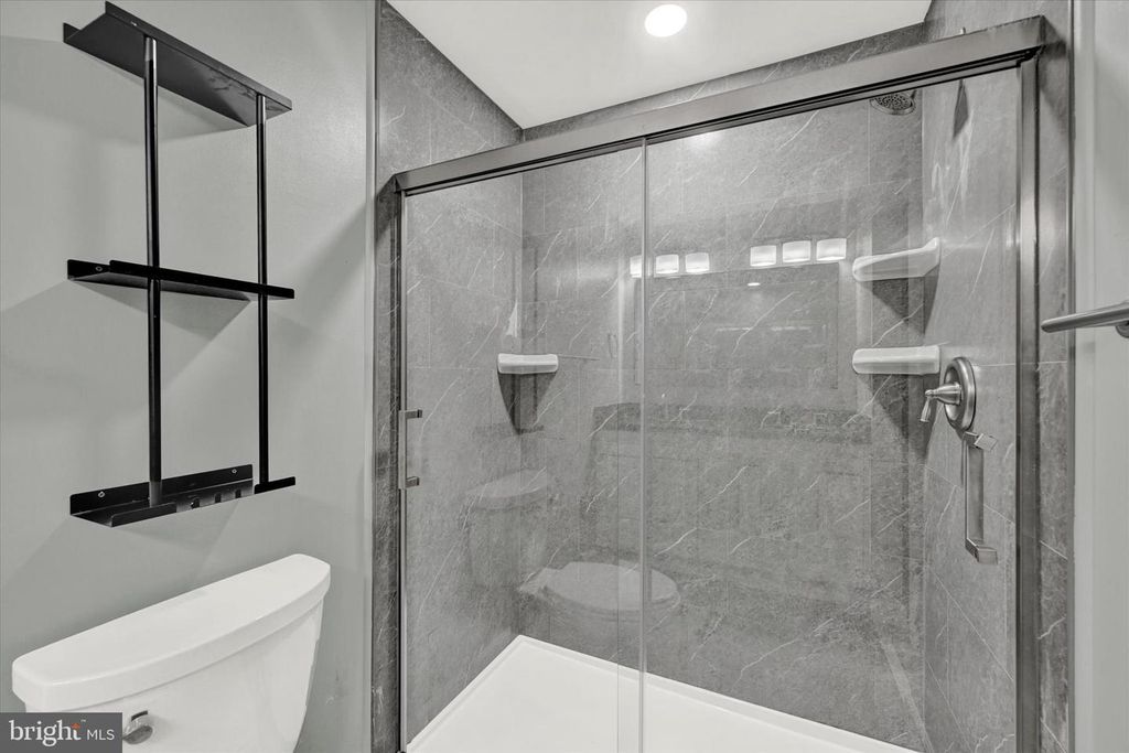 Image 25 of property listing at 1421 HULL ST, Baltimore, MD 21230