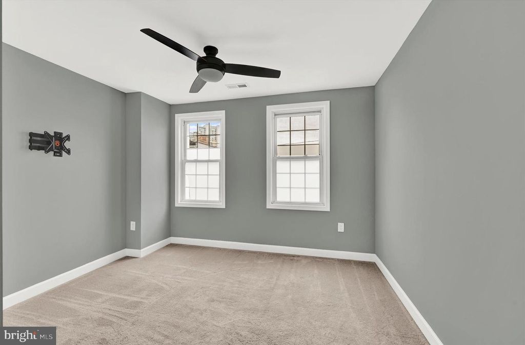 Image 27 of property listing at 1421 HULL ST, Baltimore, MD 21230