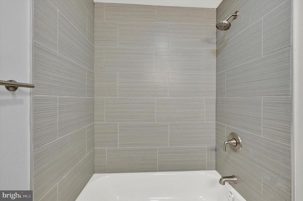 Image 29 of property listing at 1421 HULL ST, Baltimore, MD 21230