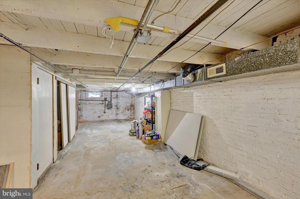 Image 31 of property listing at 1421 HULL ST, Baltimore, MD 21230