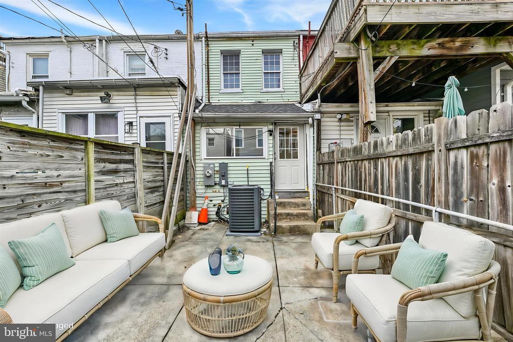 Image 32 of property listing at 1421 HULL ST, Baltimore, MD 21230