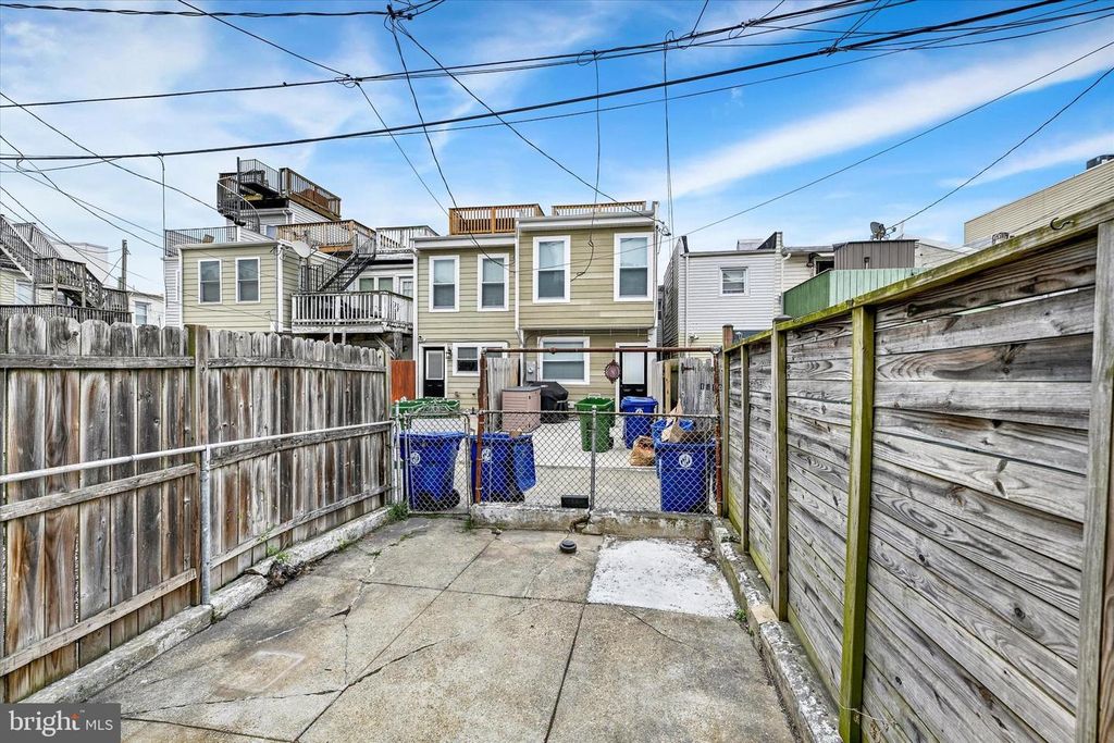Image 34 of property listing at 1421 HULL ST, Baltimore, MD 21230