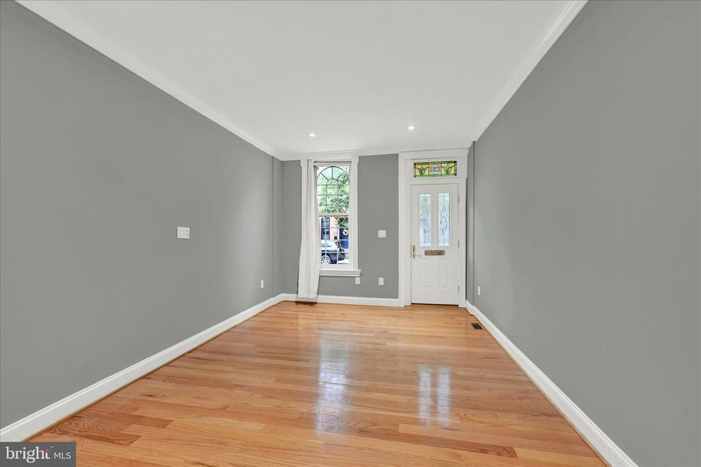 Image 7 of property listing at 1421 HULL ST, Baltimore, MD 21230