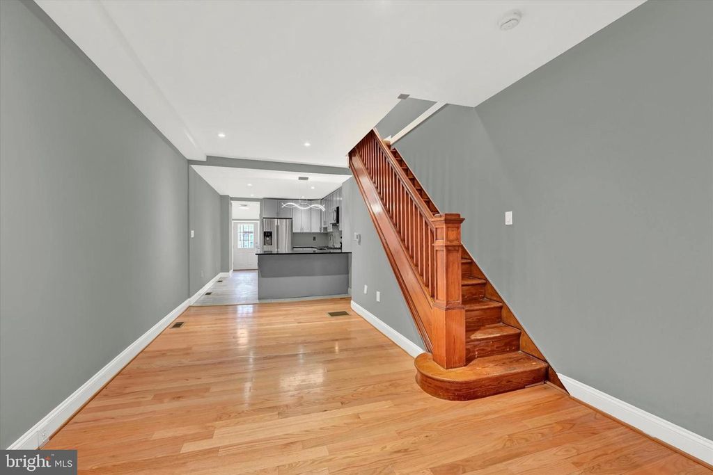 Image 9 of property listing at 1421 HULL ST, Baltimore, MD 21230