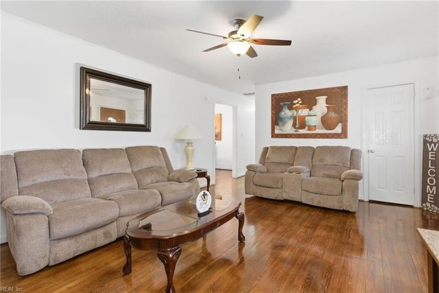 221 Hahn PL, Newport News, VA 23602