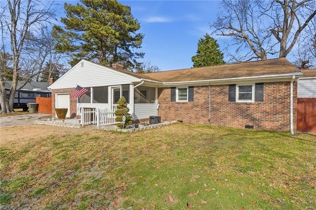 221 Hahn PL, Newport News, VA 23602