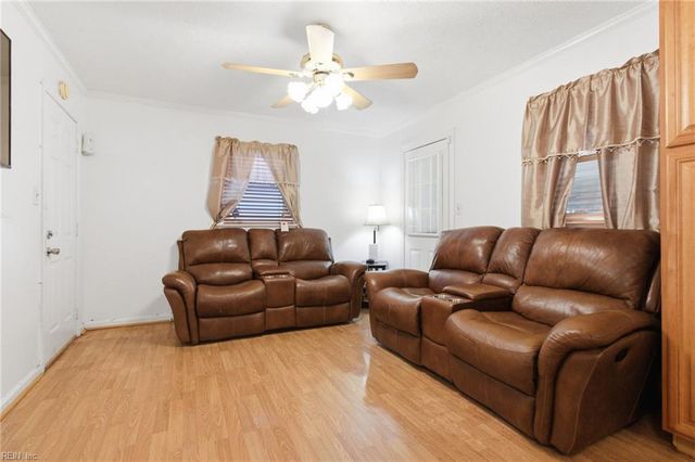 221 Hahn PL, Newport News, VA 23602