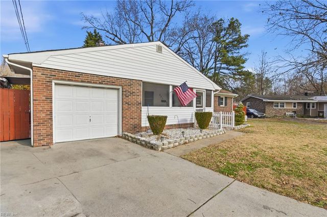 221 Hahn PL, Newport News, VA 23602