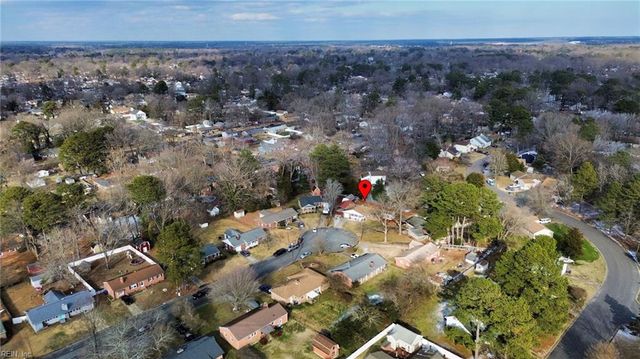 221 Hahn PL, Newport News, VA 23602