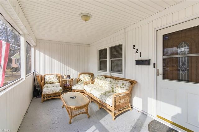 221 Hahn PL, Newport News, VA 23602