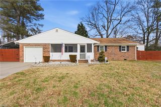 221 Hahn PL, Newport News, VA 23602