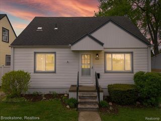 924 E Otis Avenue, Hazel Park, MI 48030