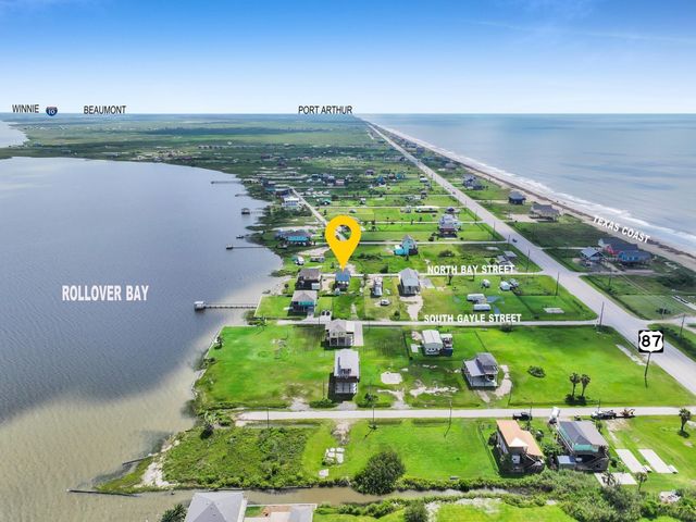 1023 N Bay Street, Gilchrist, TX 77617