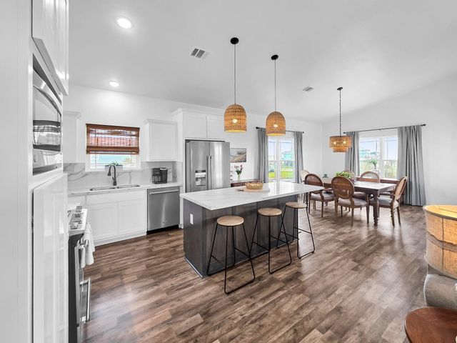 1023 N Bay Street, Gilchrist, TX 77617