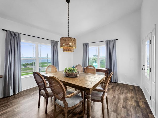1023 N Bay Street, Gilchrist, TX 77617