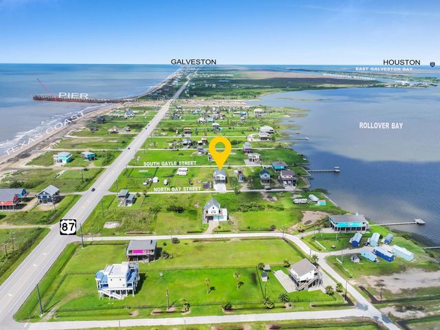 1023 N Bay Street, Gilchrist, TX 77617