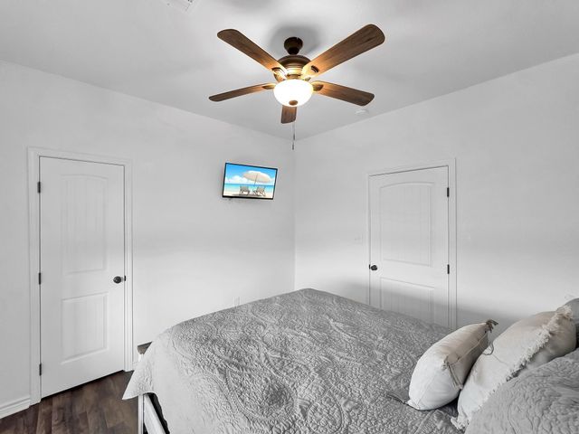 1023 N Bay Street, Gilchrist, TX 77617