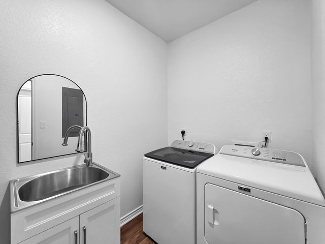 1023 N Bay Street, Gilchrist, TX 77617