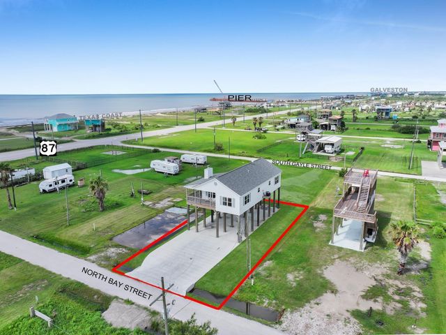 1023 N Bay Street, Gilchrist, TX 77617