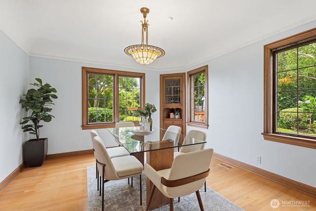 1560 28th Avenue W, Seattle, WA 98199