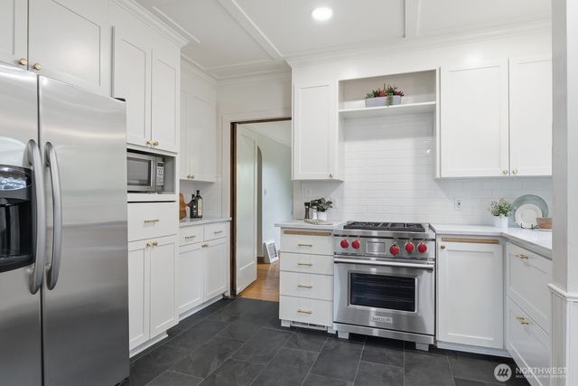 1560 28th Avenue W, Seattle, WA 98199