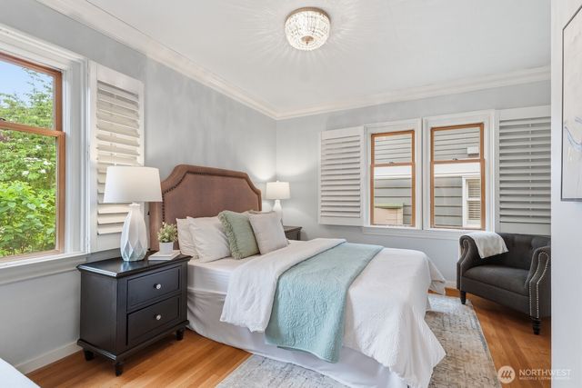 1560 28th Avenue W, Seattle, WA 98199