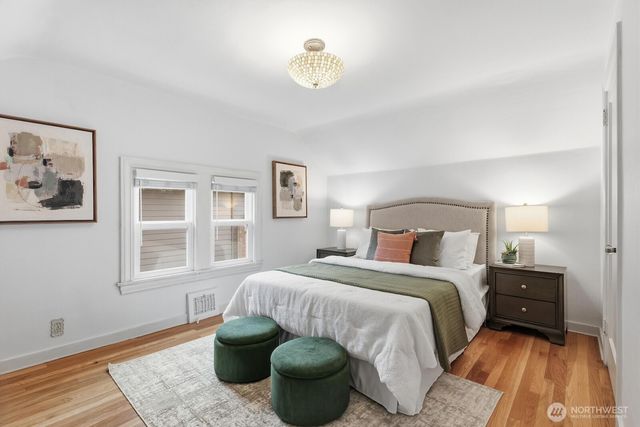 1560 28th Avenue W, Seattle, WA 98199