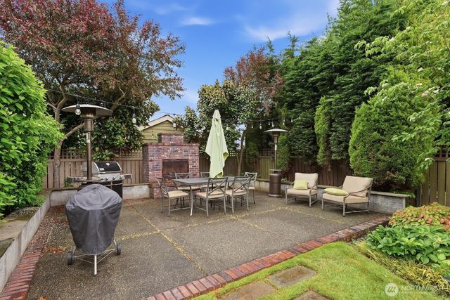 1560 28th Avenue W, Seattle, WA 98199