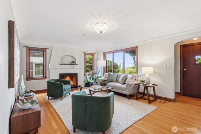 1560 28th Avenue W, Seattle, WA 98199