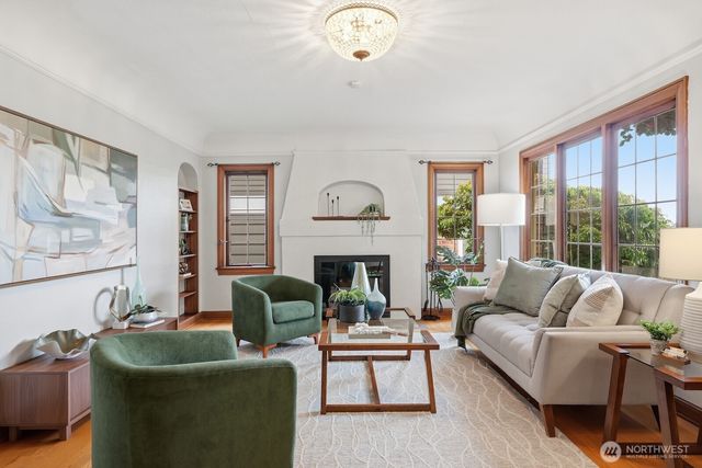 1560 28th Avenue W, Seattle, WA 98199