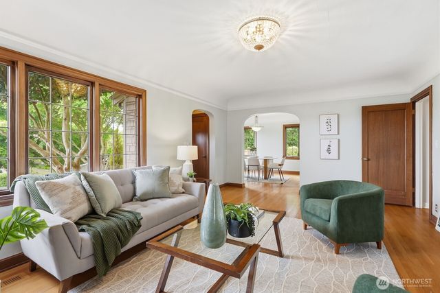 1560 28th Avenue W, Seattle, WA 98199