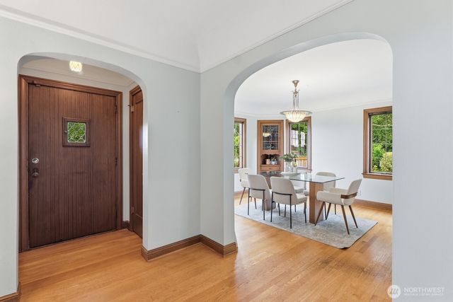 1560 28th Avenue W, Seattle, WA 98199
