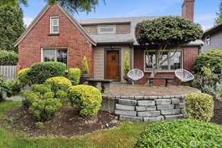 1560 28th Avenue W, Seattle, WA 98199