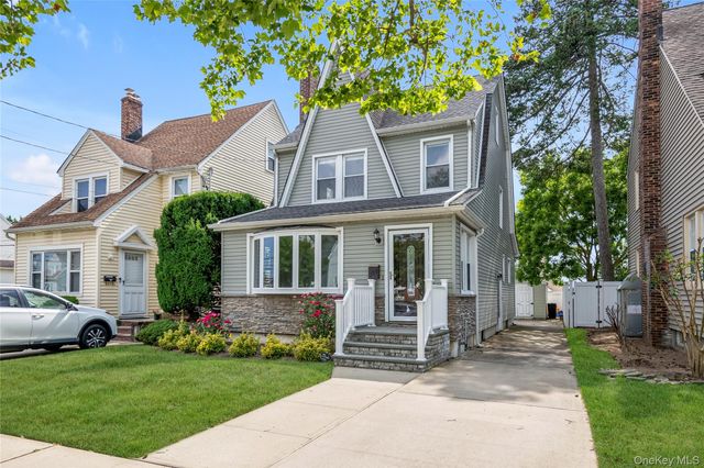 309 Marcellus Road, Mineola, NY 11501