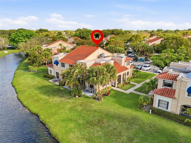 567 Racquet Club Road 18, Weston, FL 33326