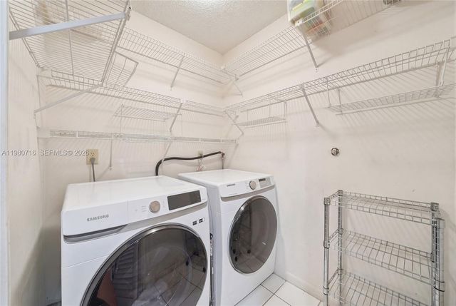 567 Racquet Club Road 18, Weston, FL 33326