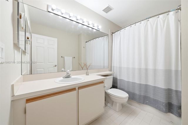 567 Racquet Club Road 18, Weston, FL 33326