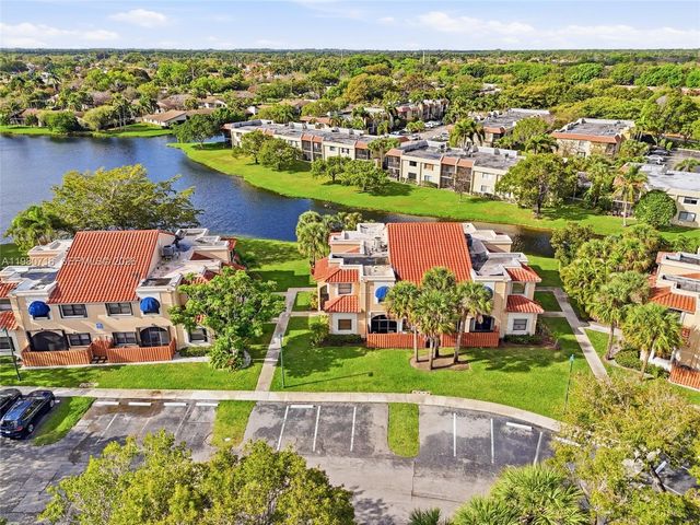 567 Racquet Club Road 18, Weston, FL 33326
