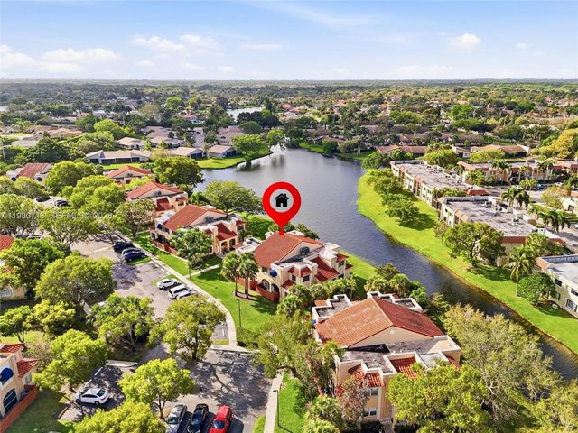 567 Racquet Club Road 18, Weston, FL 33326