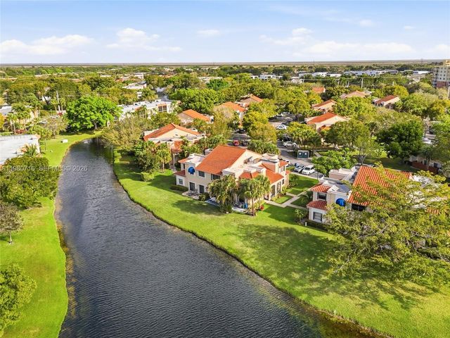 567 Racquet Club Road 18, Weston, FL 33326