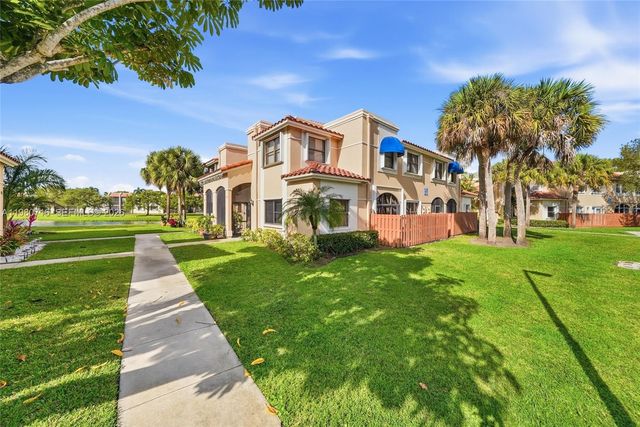 567 Racquet Club Road 18, Weston, FL 33326