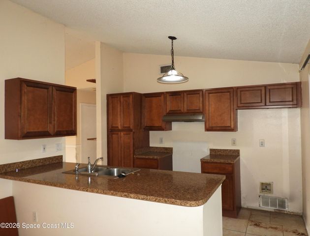 891 Parsons Circle SE, Palm Bay, FL 32909