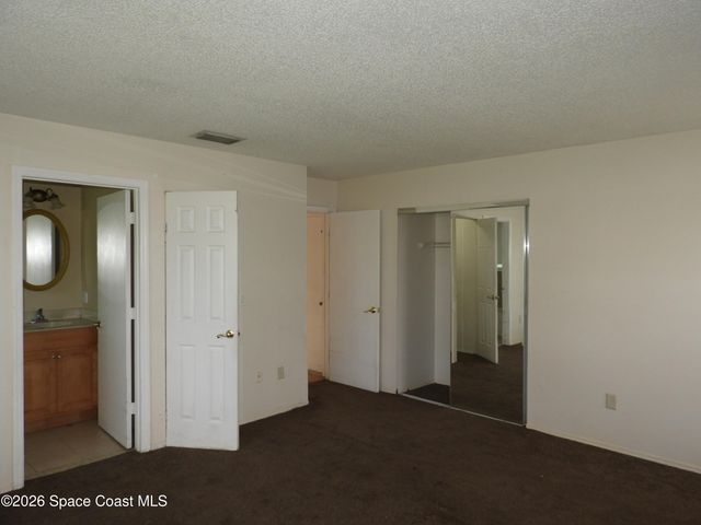 891 Parsons Circle SE, Palm Bay, FL 32909
