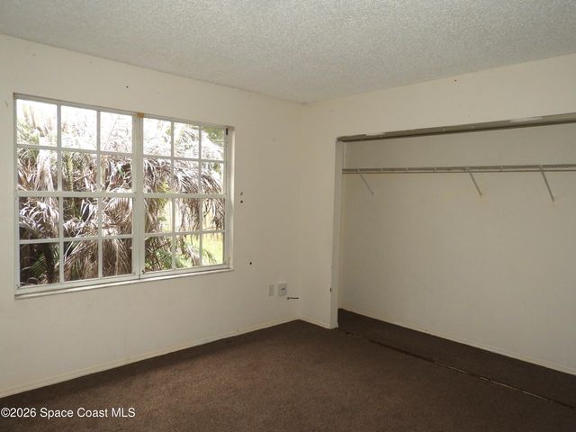 891 Parsons Circle SE, Palm Bay, FL 32909
