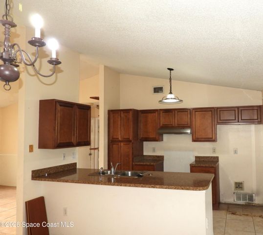 891 Parsons Circle SE, Palm Bay, FL 32909